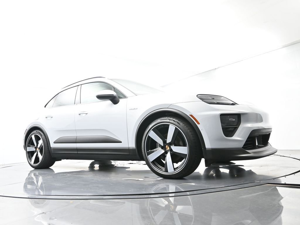 Certified 2025 Porsche Macan Electric image 54