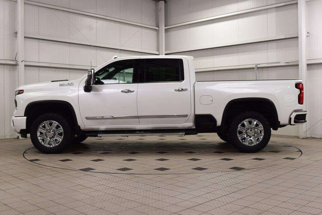 Used 2024 Chevrolet Silverado 2500 High Country w/ Technology Package image 4
