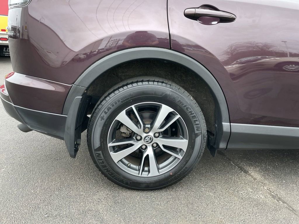 Used 2018 Toyota RAV4 XLE image 12