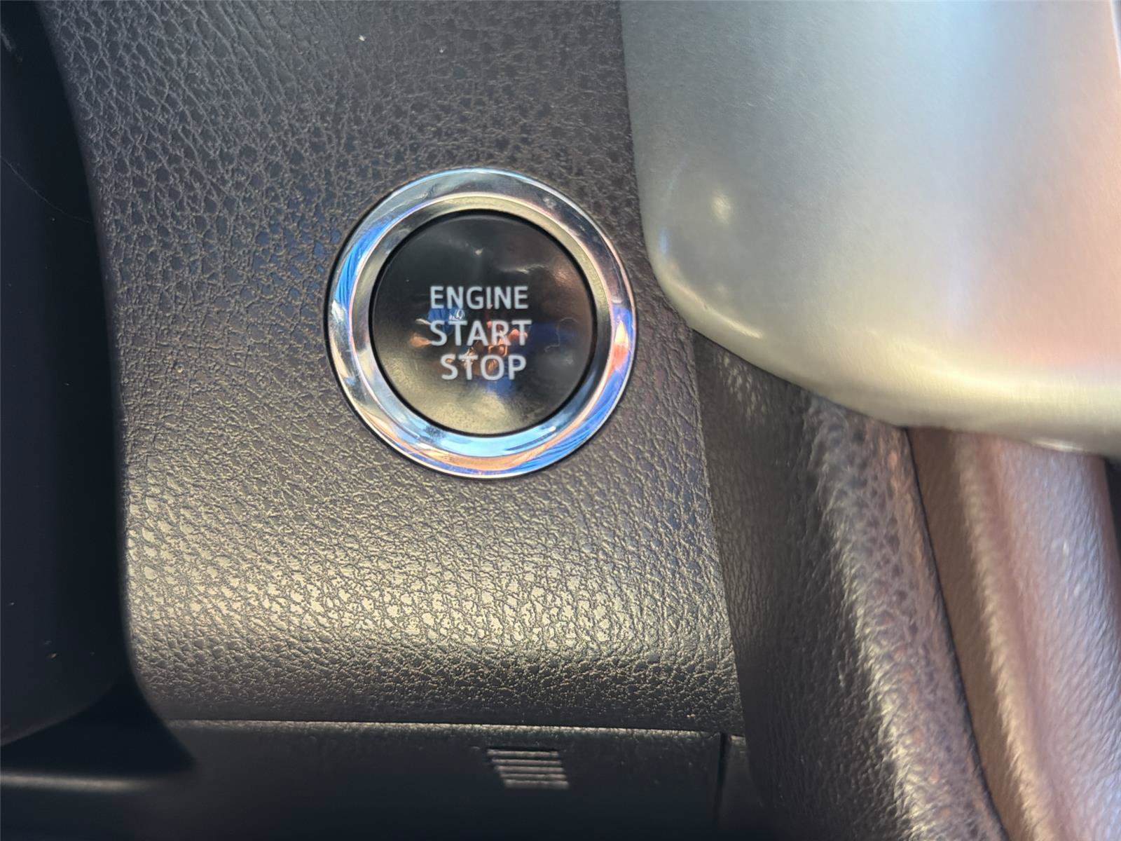 Used 2018 Toyota Highlander XLE AWD/4WD image 21