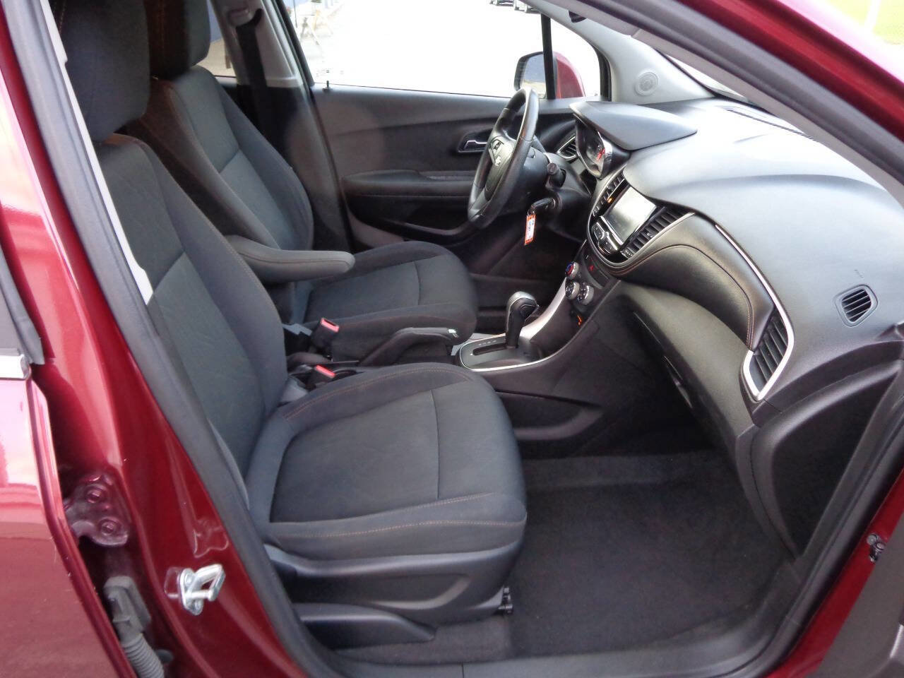 Used 2017 Chevrolet Trax LT image 11