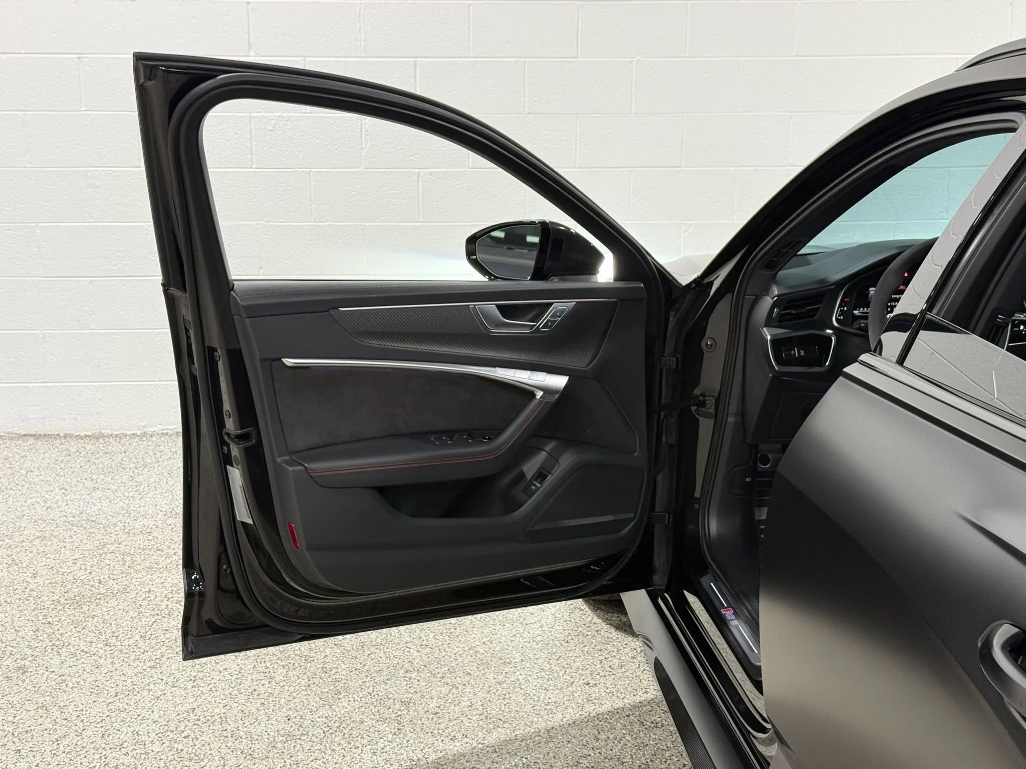 Used 2021 Audi RS 6 w/ Carbon Optic Package image 11