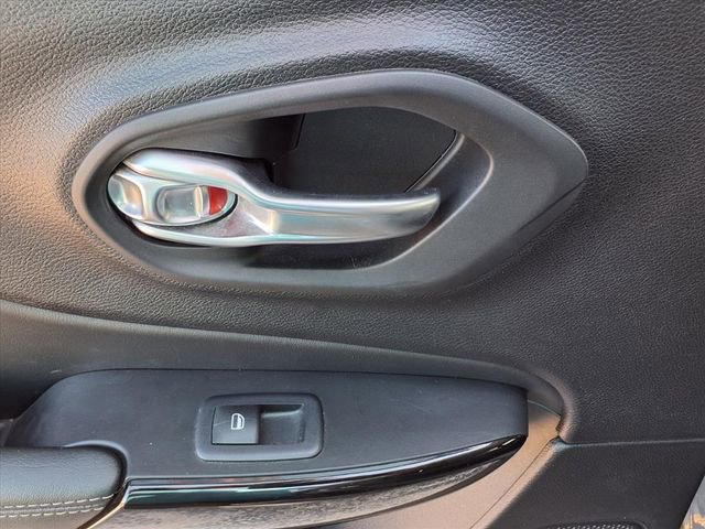 Used 2023 Jeep Cherokee Altitude Lux image 78