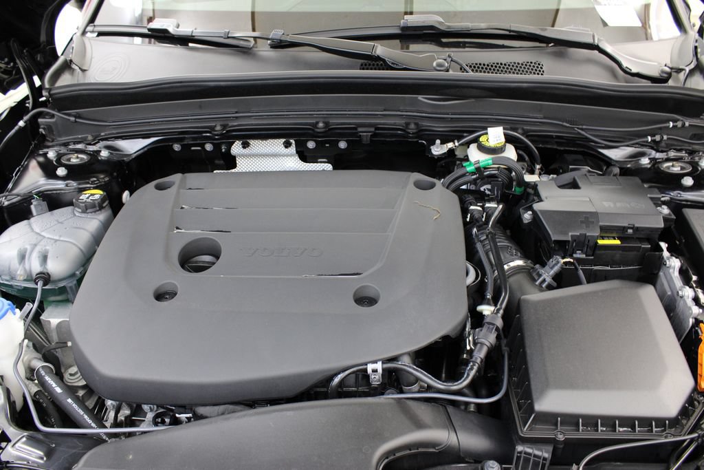 Used 2026 Volvo XC40 B5 Plus AWD/4WD image 35