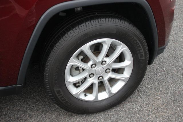 Used 2022 Jeep Grand Cherokee Laredo X image 35