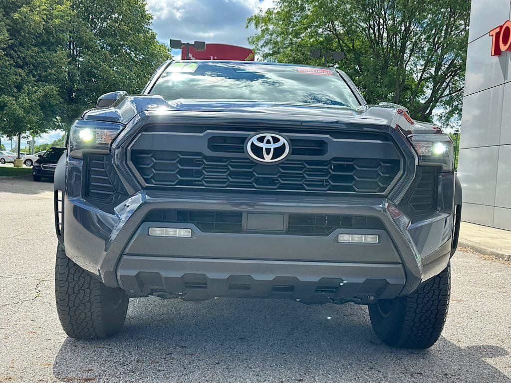 Certified 2024 Toyota Tacoma TRD Off-Road AWD/4WD image 8