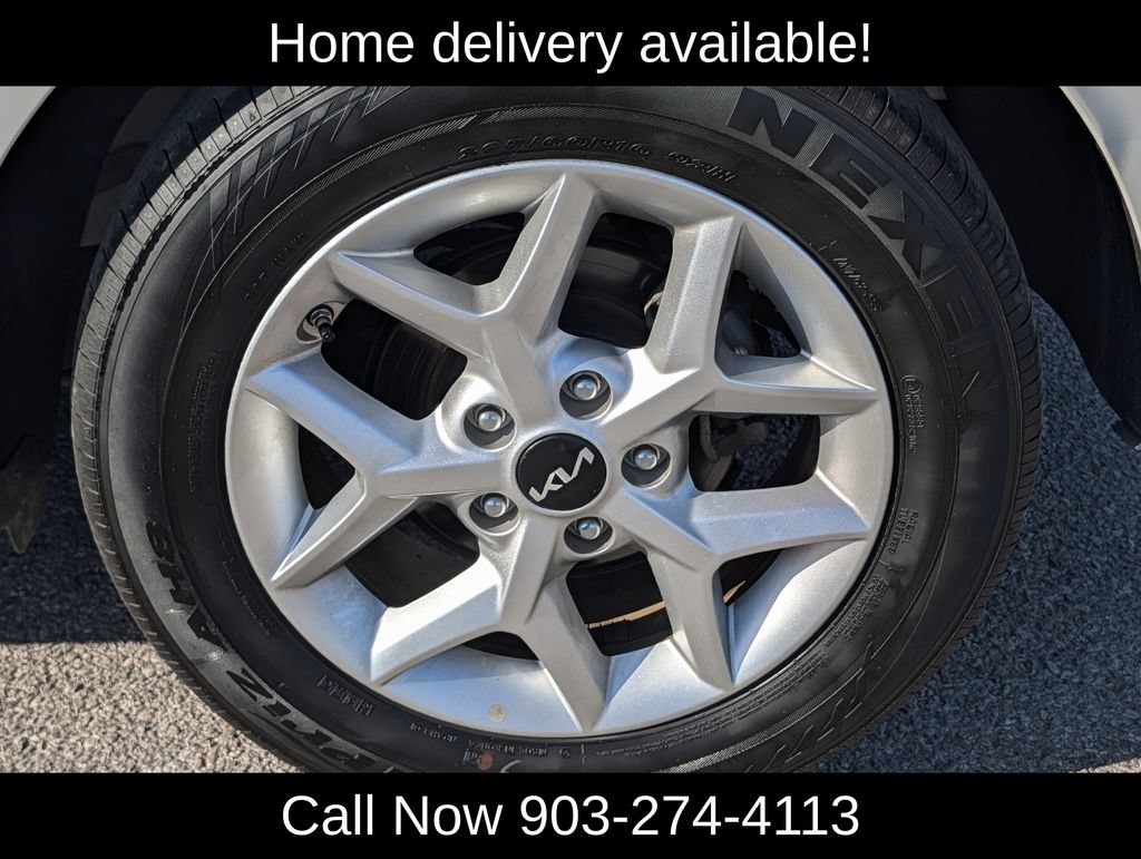 Used 2025 Kia Soul LX w/ LX Technology Package FWD image 11