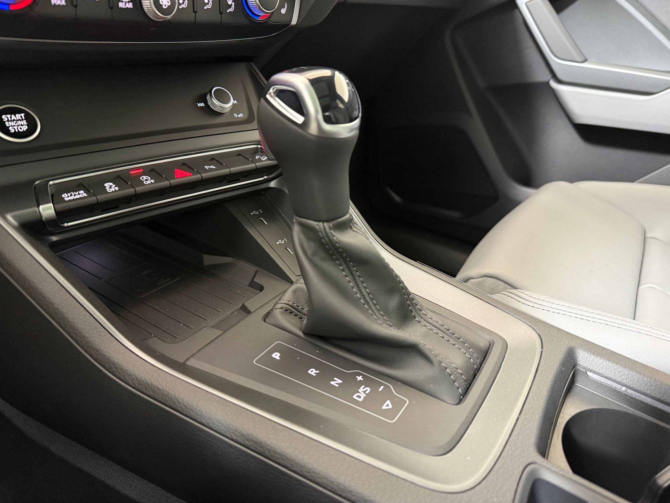 New 2025 Audi Q3 2.0T Premium image 18