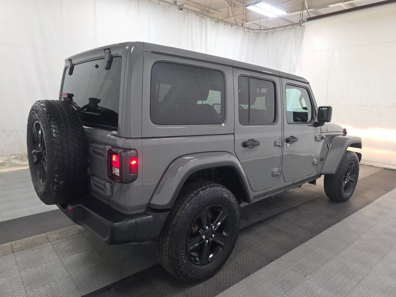Used 2023 Jeep Wrangler Unlimited Sahara image 4