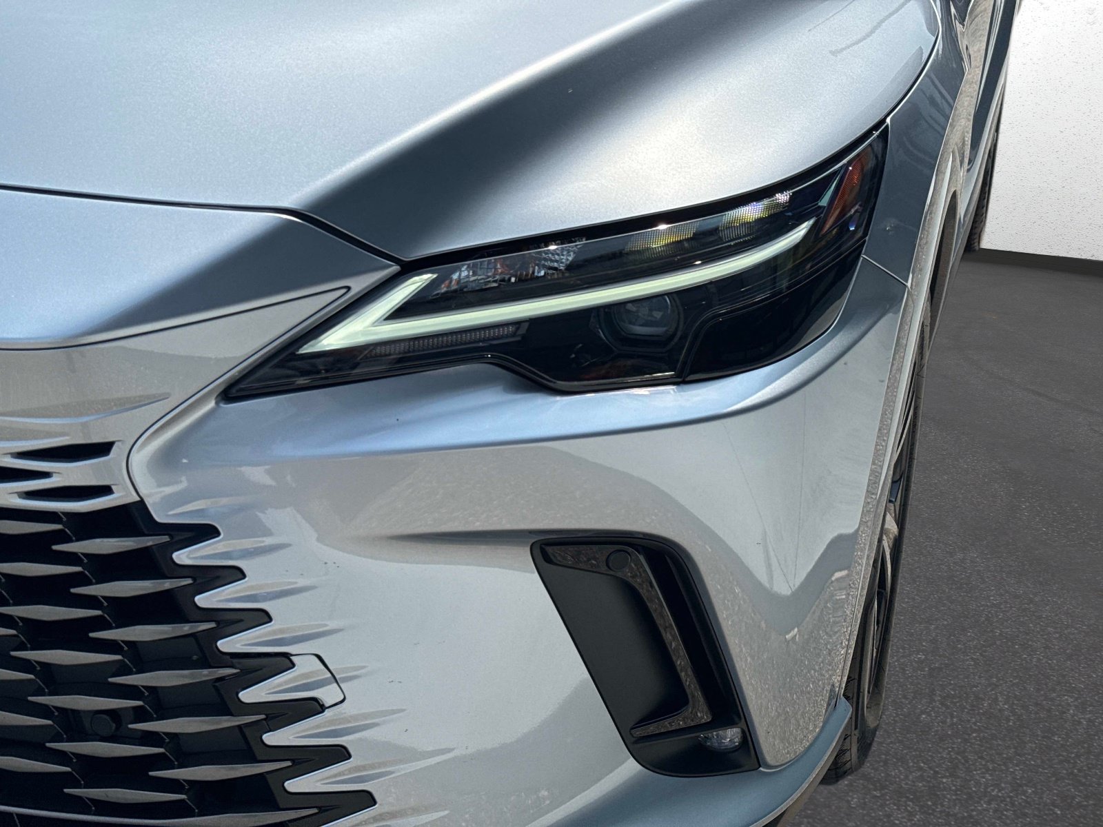 Used 2024 Lexus RX 350 Premium w/ Accessory Package (Z1) FWD image 9