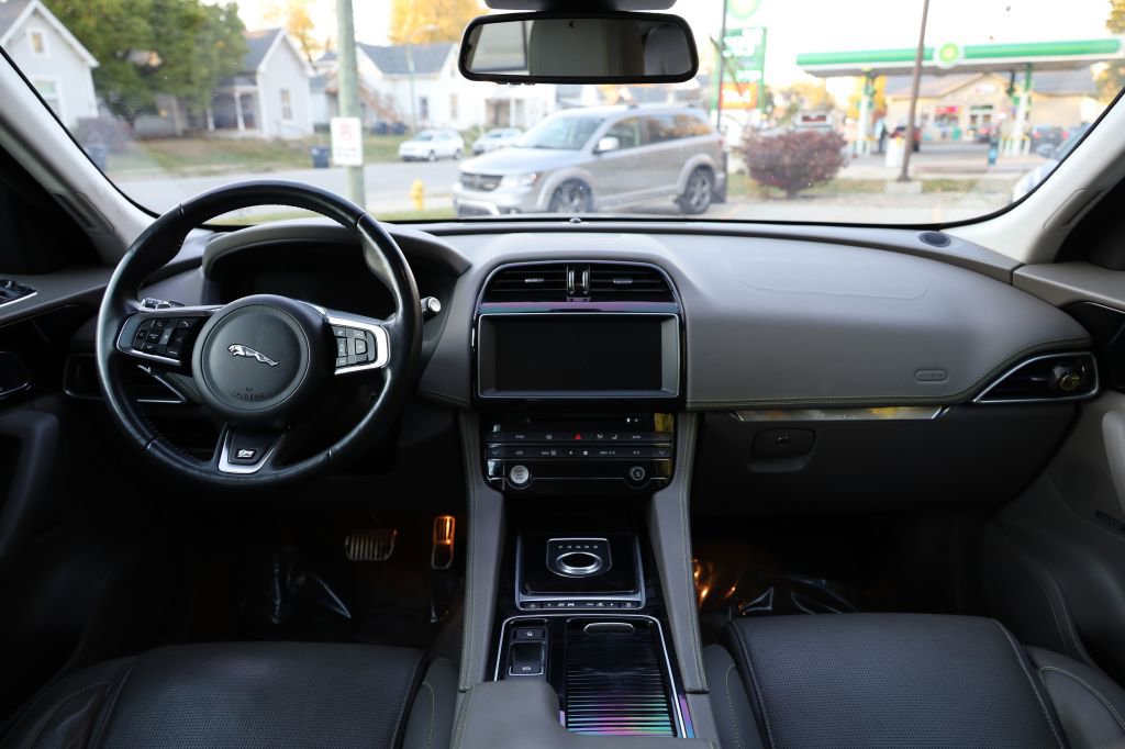 Used 2018 Jaguar F-PACE R-Sport AWD/4WD image 23
