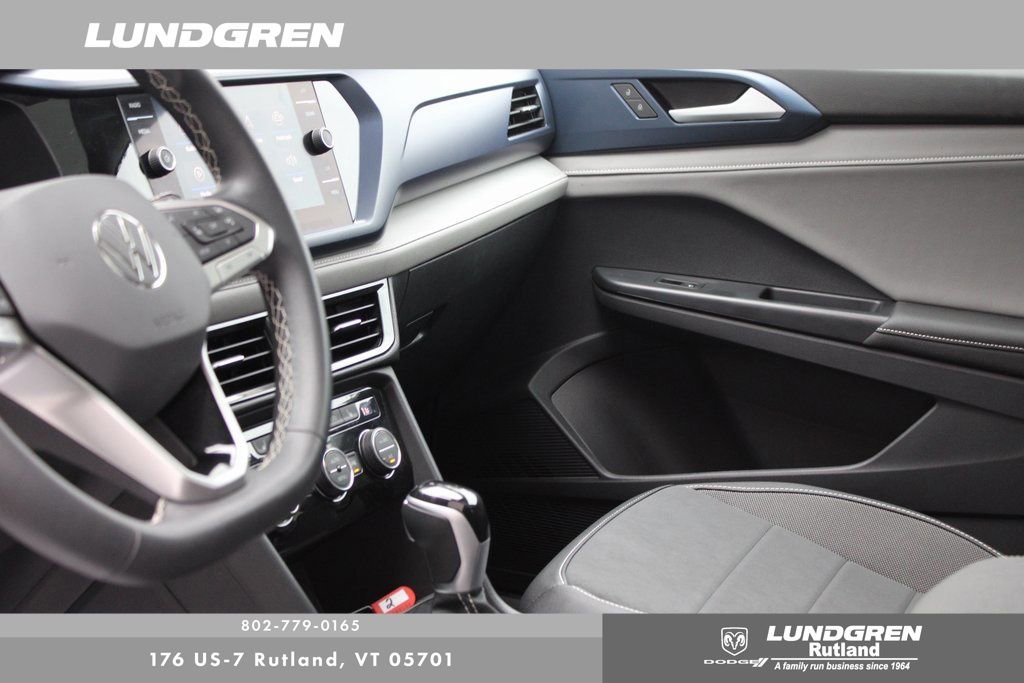 Used 2024 Volkswagen Taos SE w/ Panoramic Sunroof Package image 25