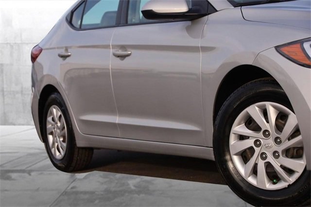Used 2018 Hyundai Elantra SE image 3
