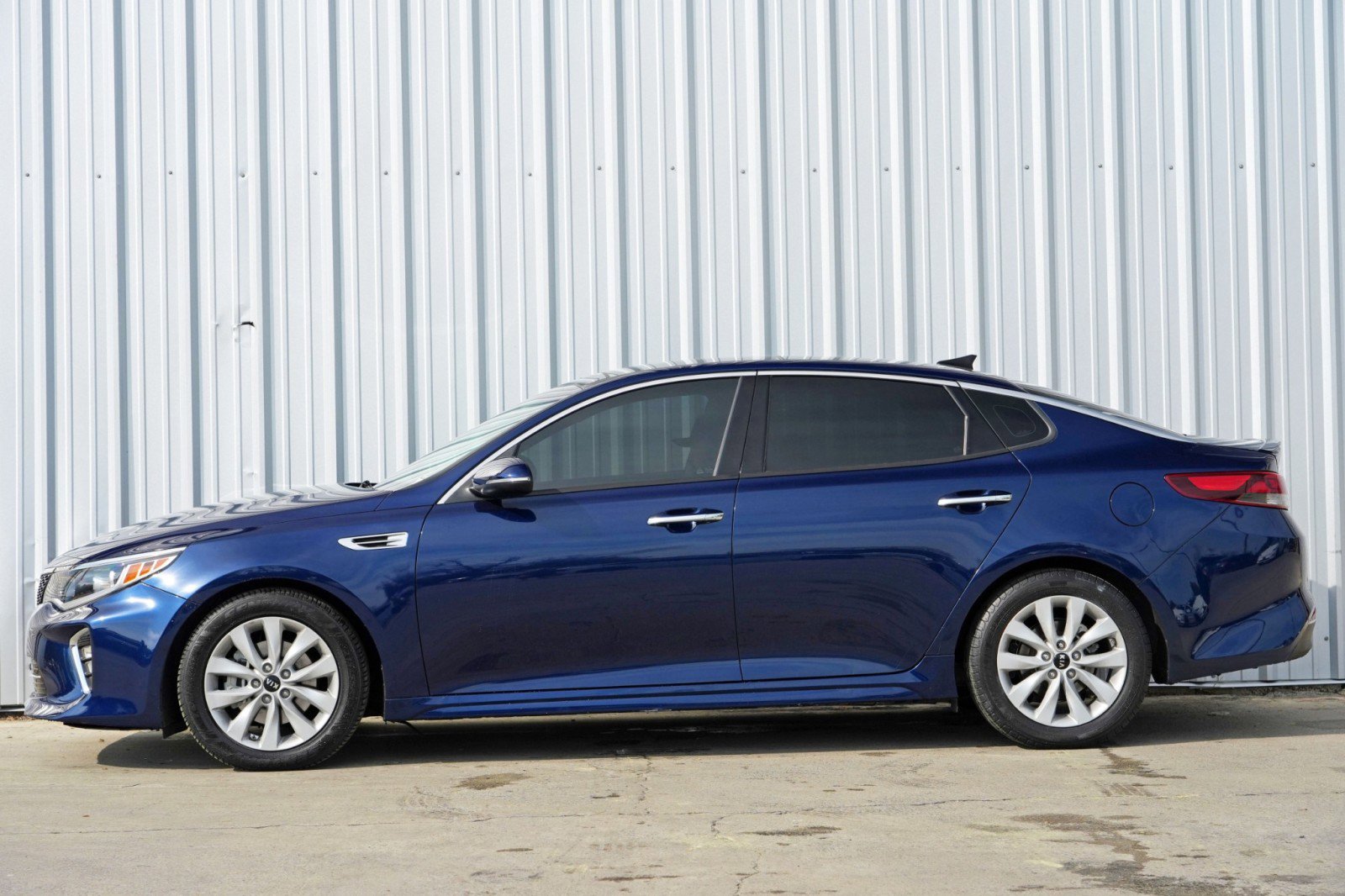 Used 2018 Kia Optima S w/ Panoramic Sunroof Package image 8