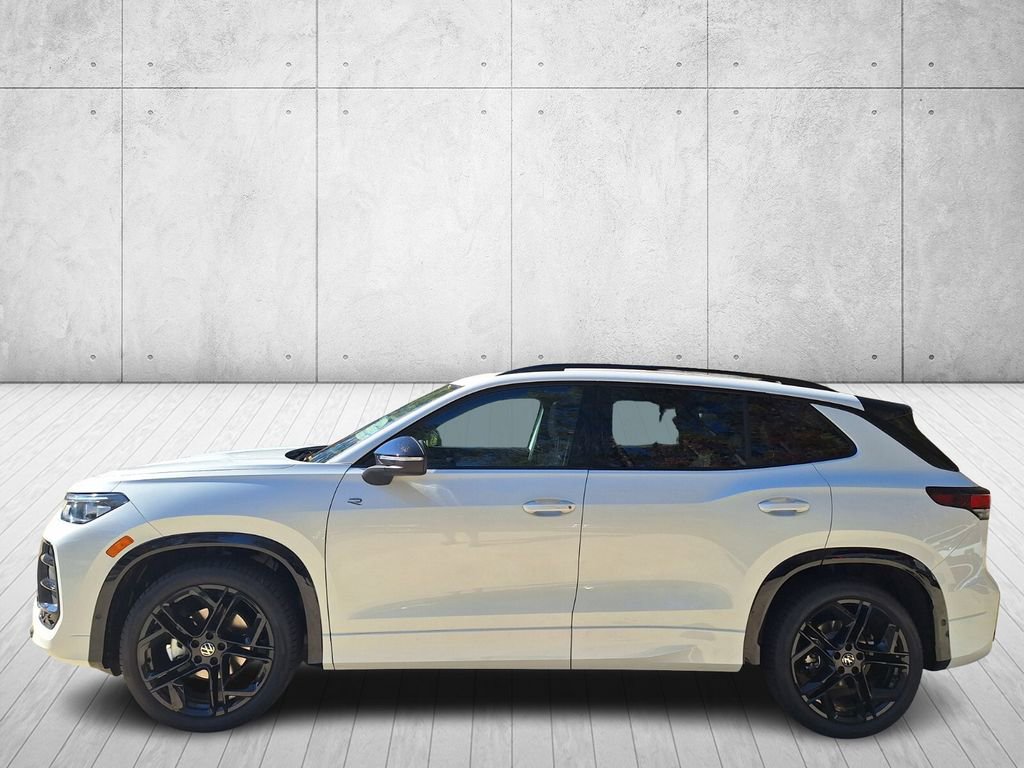 New 2026 Volkswagen Tiguan SE R-Line image 2