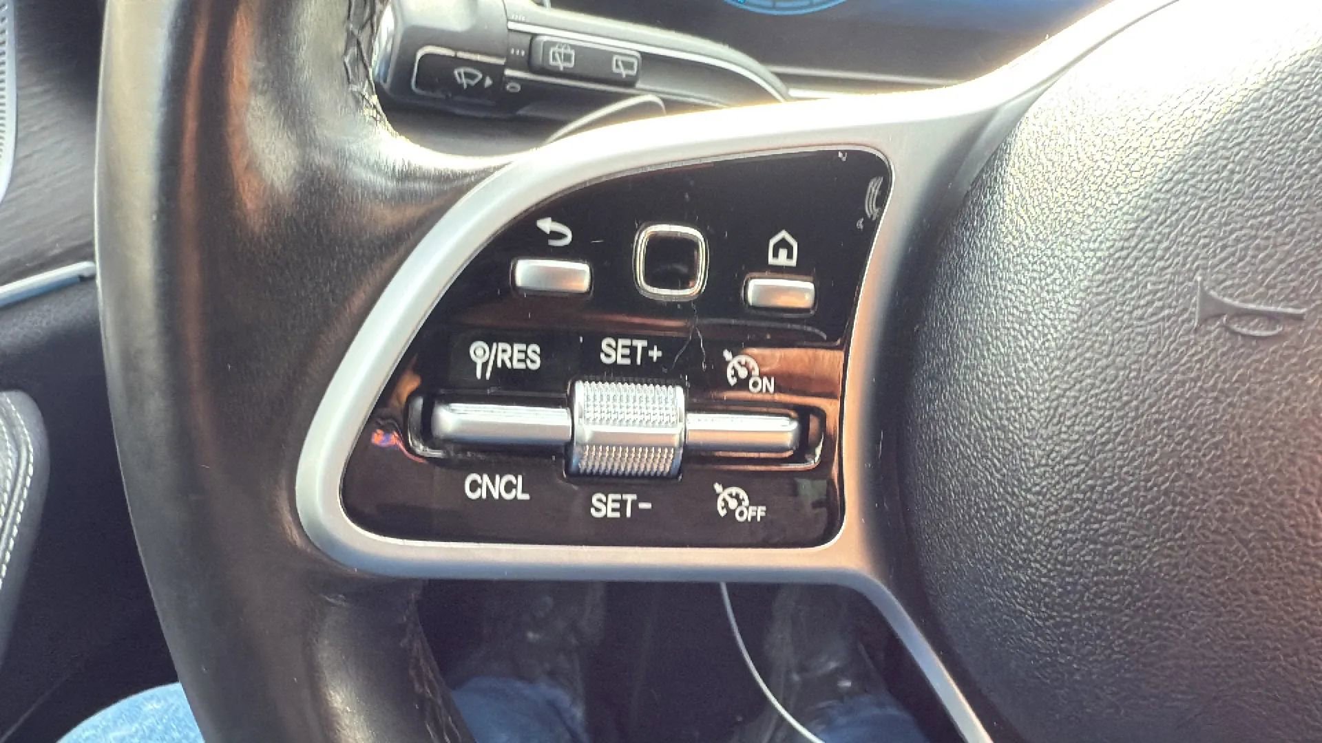 Used 2021 Mercedes-Benz GLE 350 4MATIC image 12