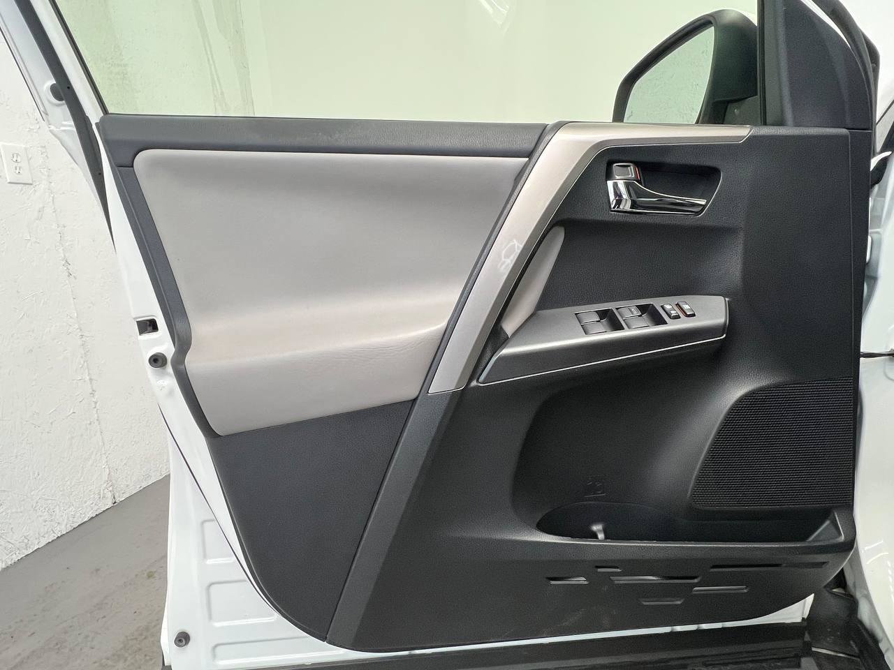 Used 2018 Toyota RAV4 XLE w/ Plus Extra Value Package image 7