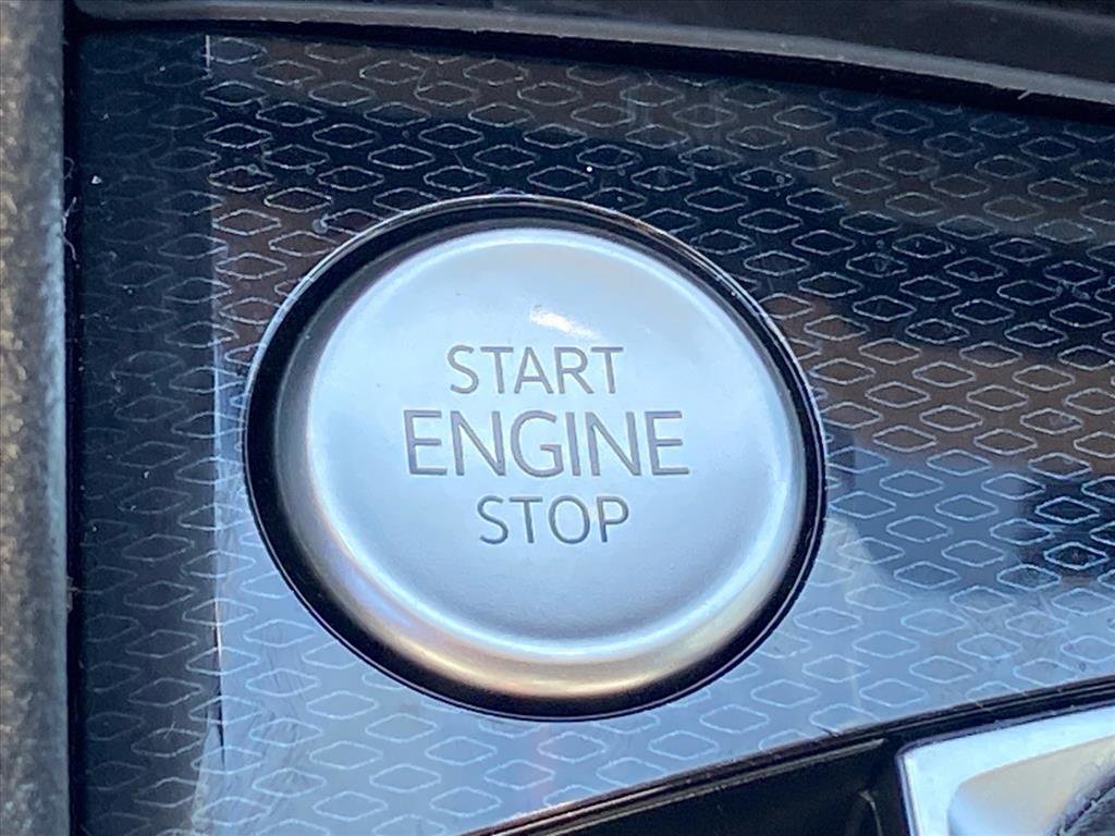 Used 2025 Volkswagen Taos SE image 18