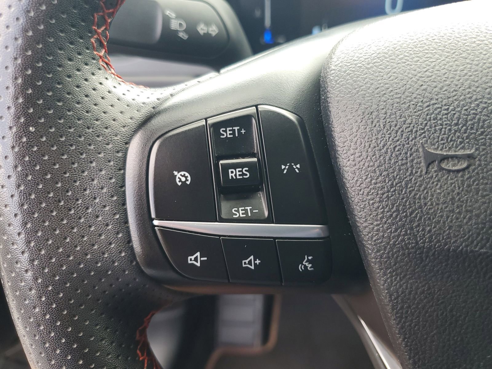 Used 2023 Ford Escape ST-Line image 11