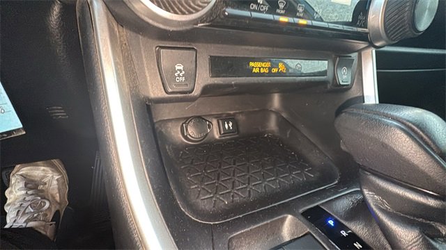 Used 2019 Toyota RAV4 LE image 18