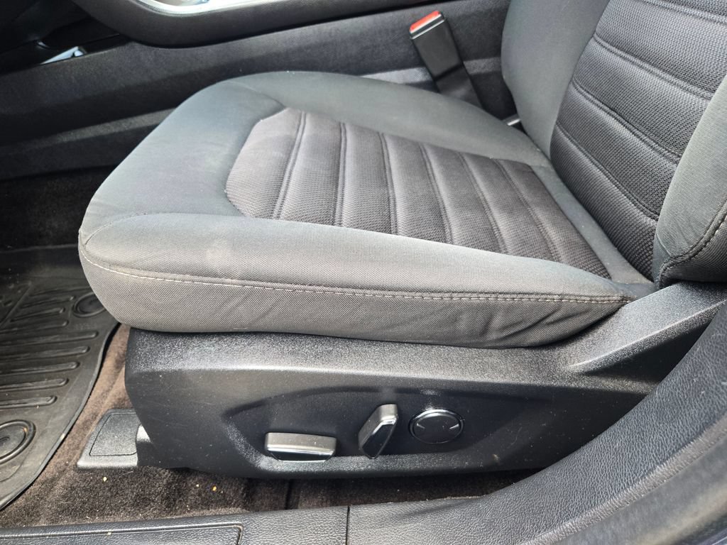 Used 2019 Ford Fusion SE FWD image 16