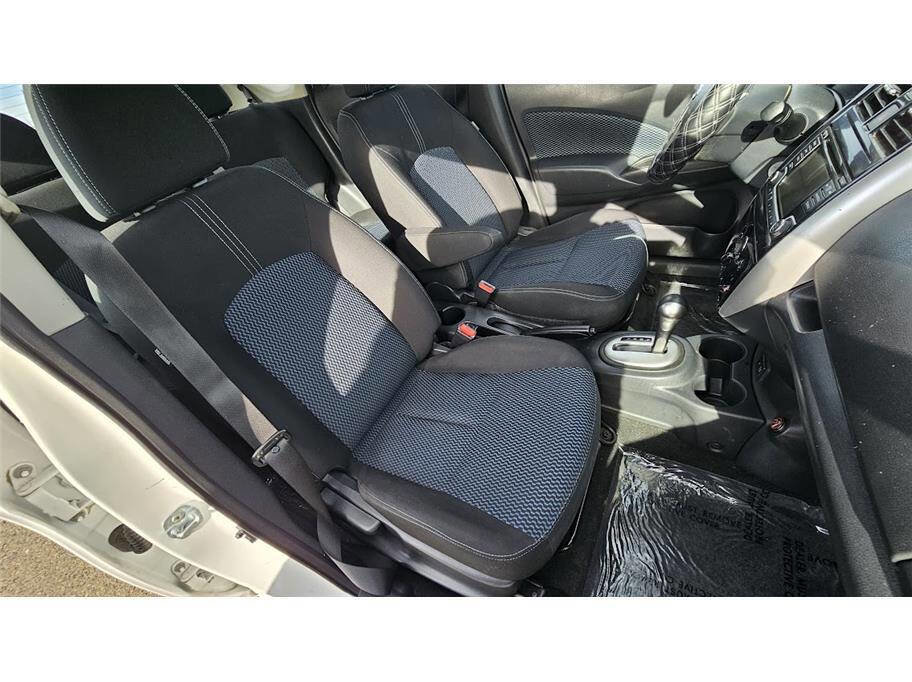 Used 2017 Nissan Versa Note SV image 34