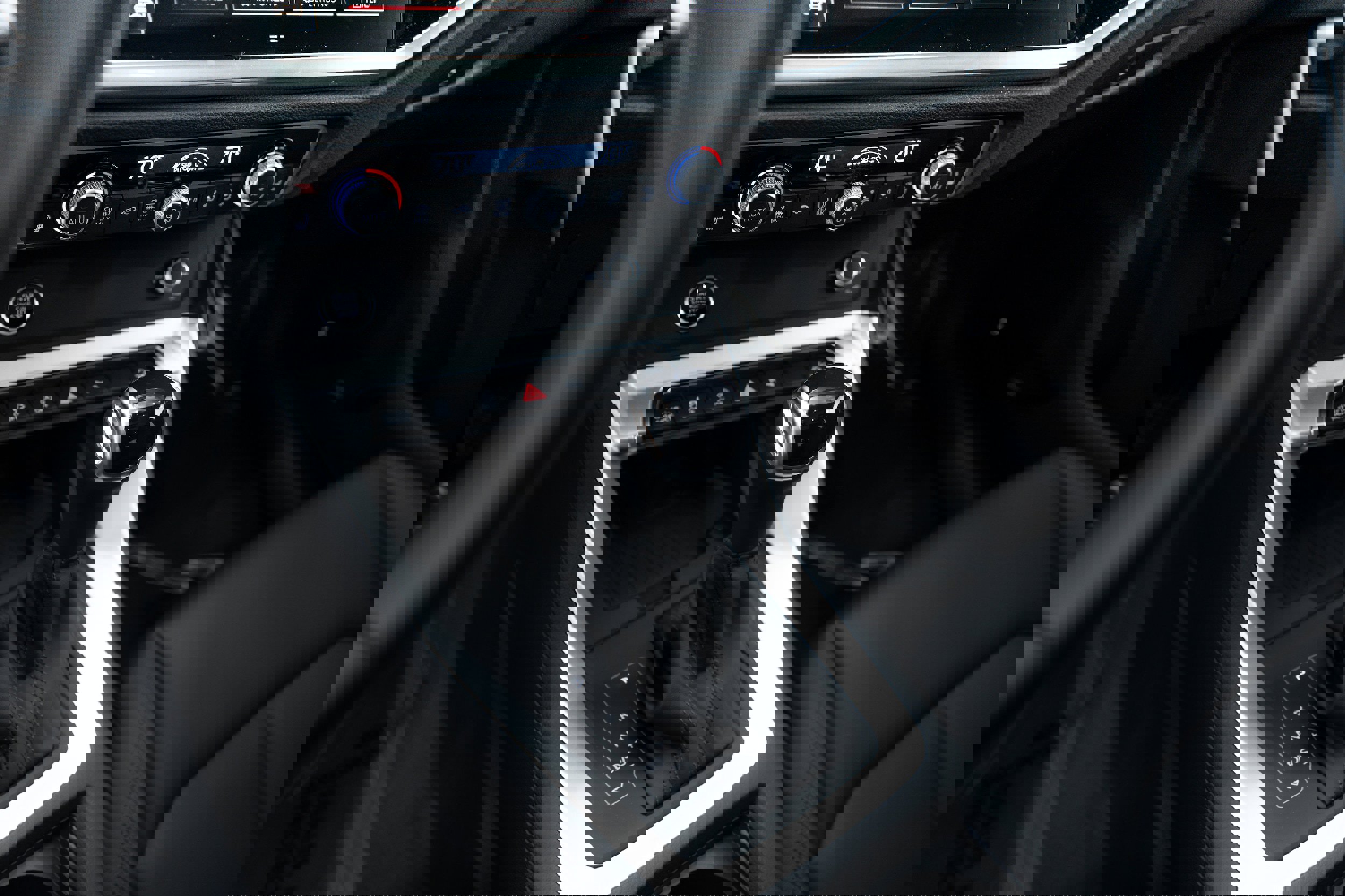 New 2025 Audi Q3 2.0T Premium image 10