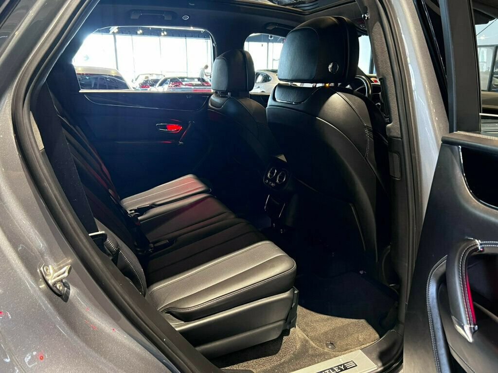 Used 2018 Bentley Bentayga AWD/4WD image 16