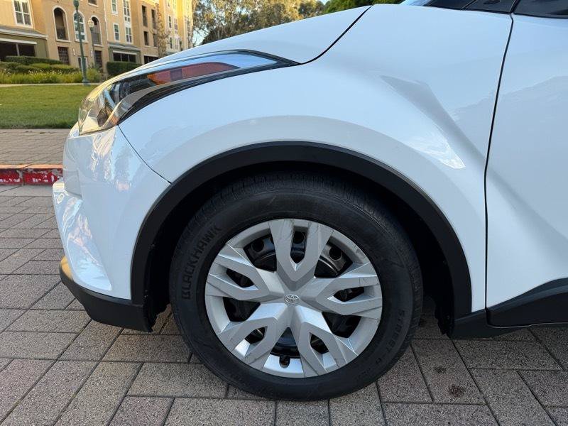 Used 2019 Toyota C-HR LE FWD image 15
