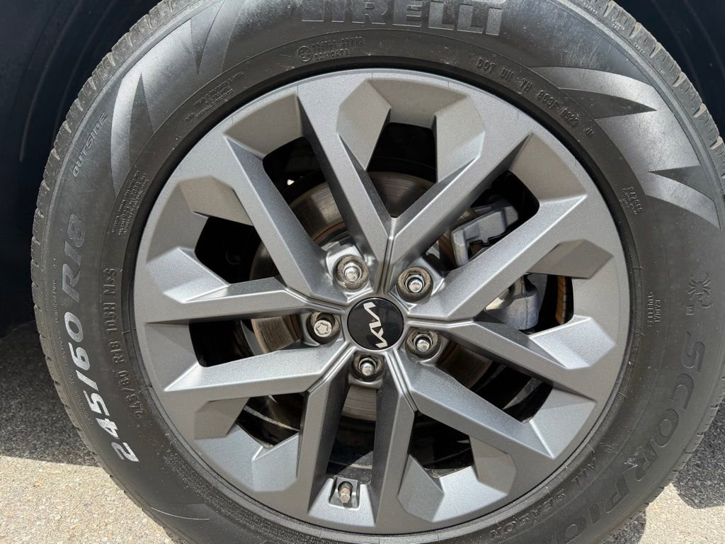 Used 2024 Kia Telluride LX FWD image 30