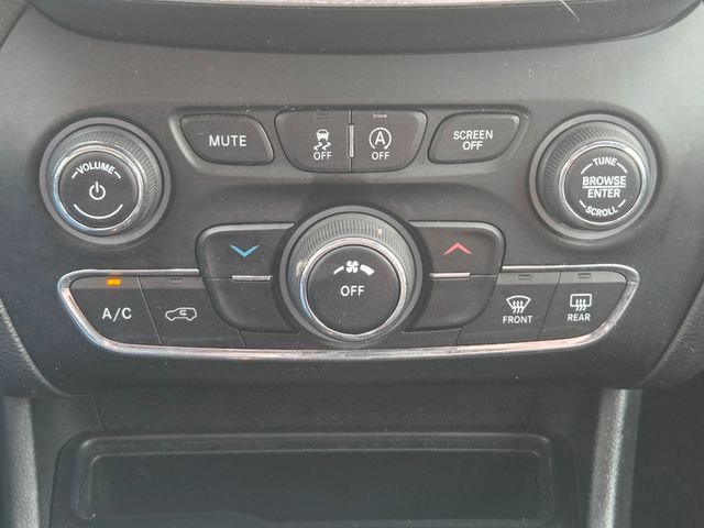 Used 2019 Jeep Cherokee Latitude w/ Cold Weather Group AWD/4WD image 32
