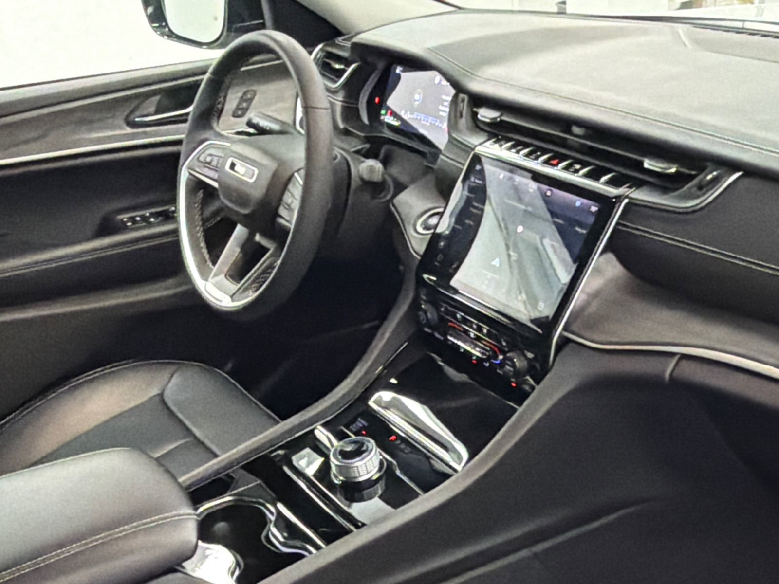 Used 2023 Jeep Grand Cherokee L Limited w/ Luxury Tech Group II image 11