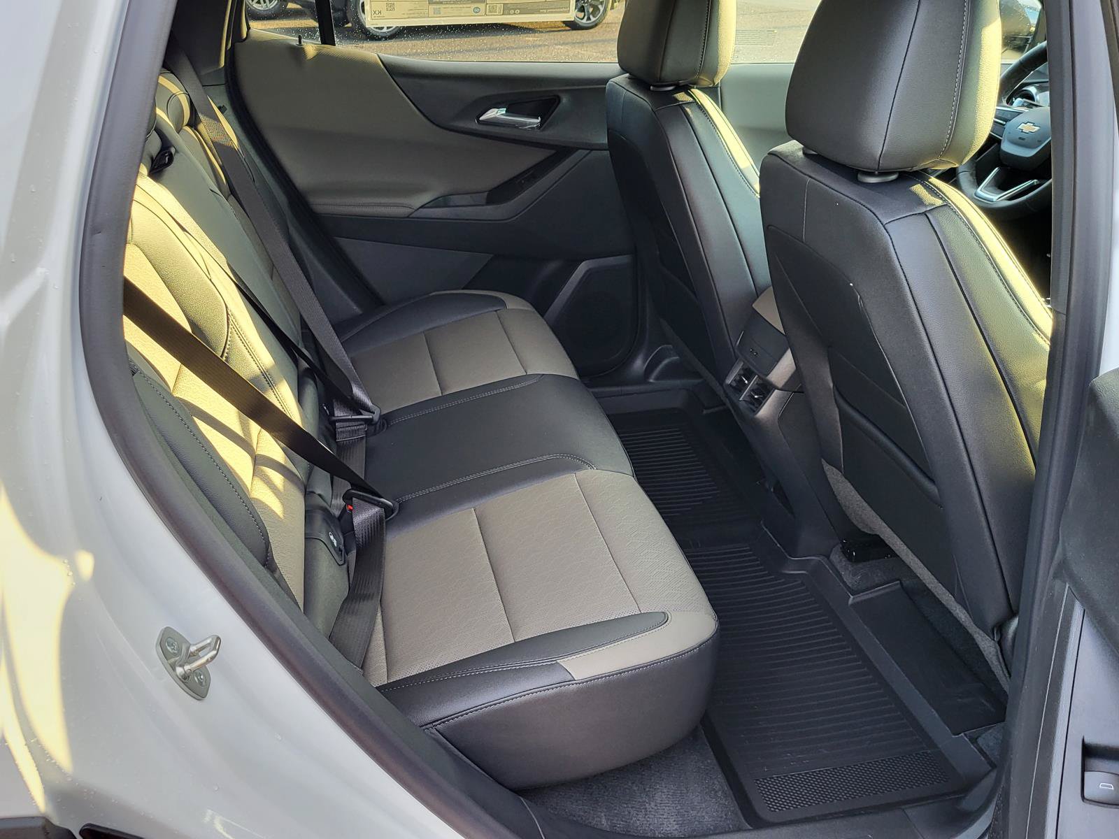 New 2026 Chevrolet Equinox LT w/ Convenience Package II FWD image 11