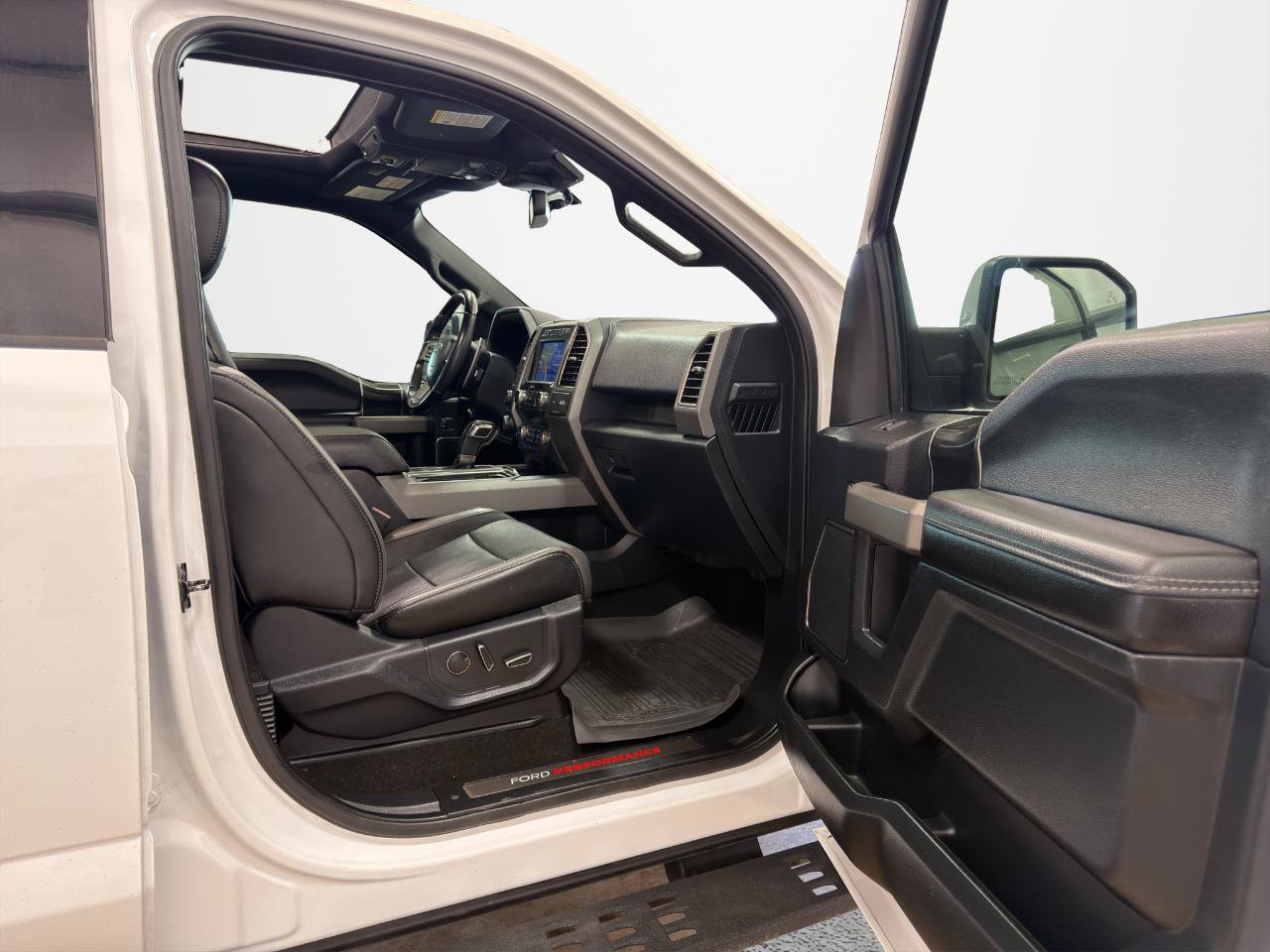 Used 2020 Ford F150 Raptor w/ Equipment Group 802A Luxury AWD/4WD image 26