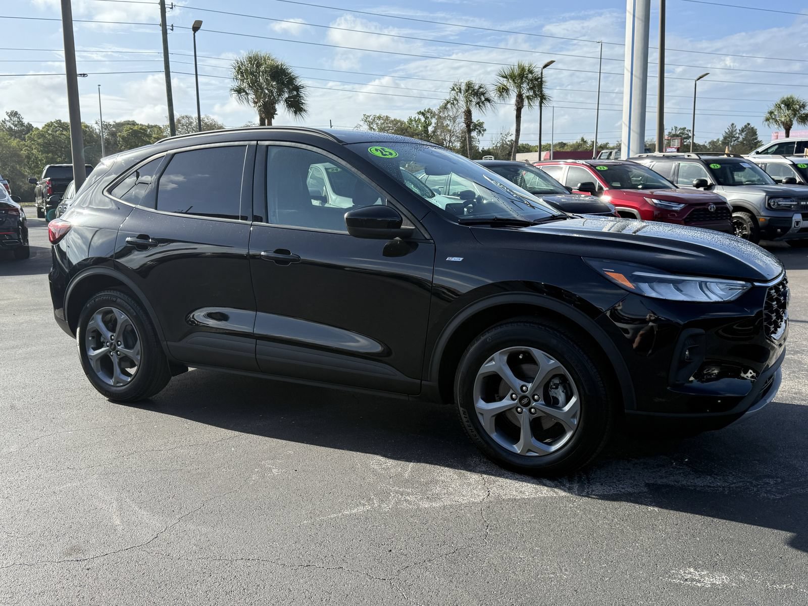 Used 2025 Ford Escape ST-Line Select AWD/4WD image 2