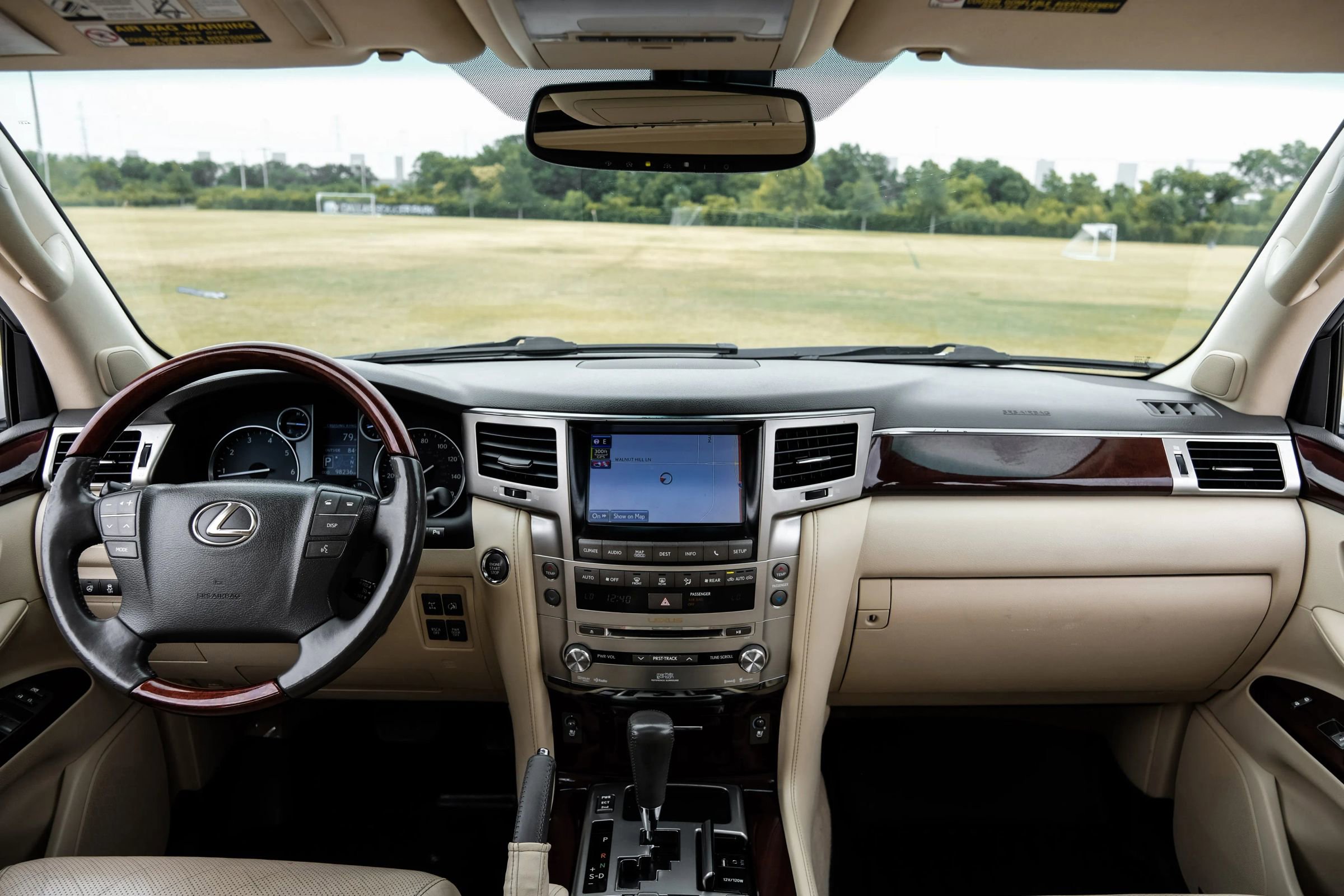 Used 2013 Lexus LX 570 4WD w/ Luxury Pkg image 17