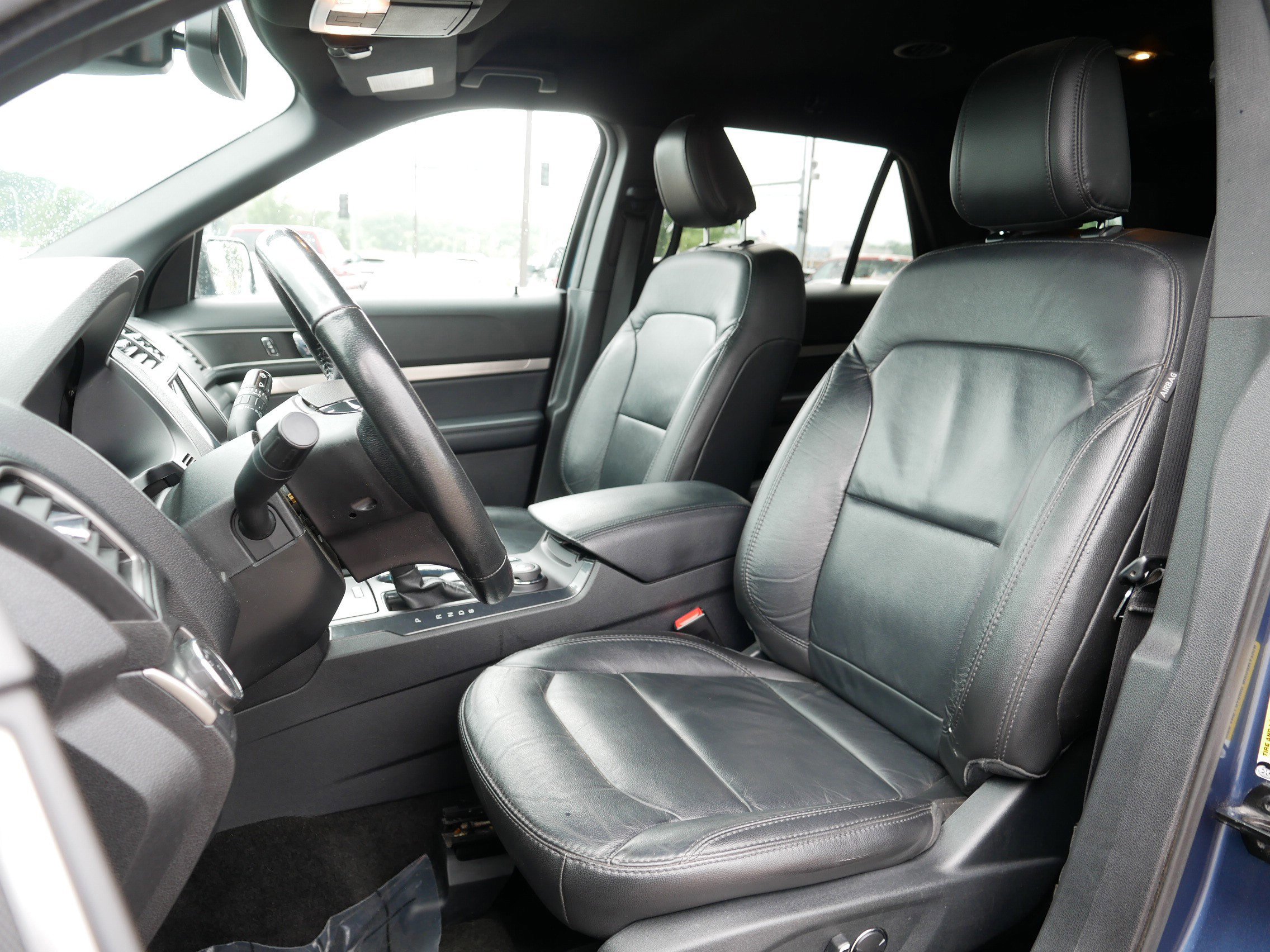 Used 2018 Ford Explorer XLT w/ Equipment Group 202A AWD/4WD image 13