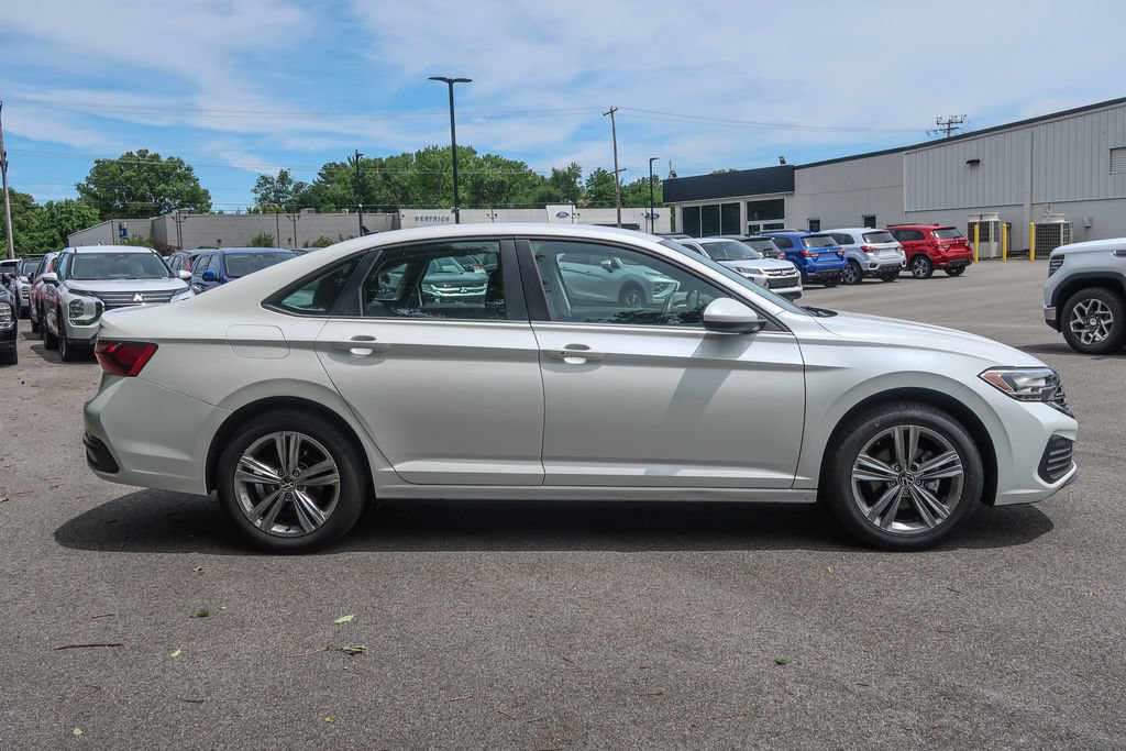 Used 2023 Volkswagen Jetta SE FWD image 8
