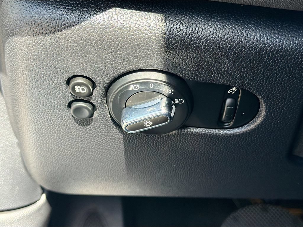 Used 2024 MINI Cooper 2-Door Hardtop w/ Storage Package FWD image 33
