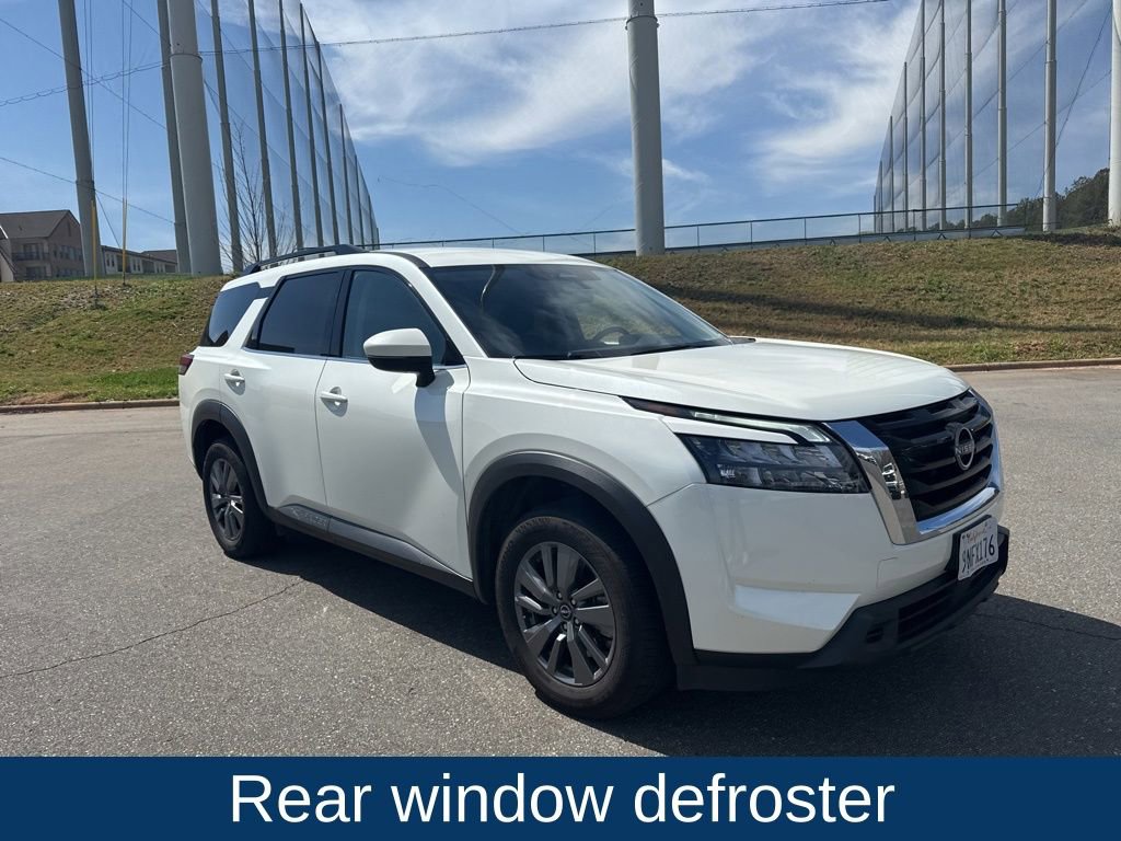 Used 2024 Nissan Pathfinder SV image 2