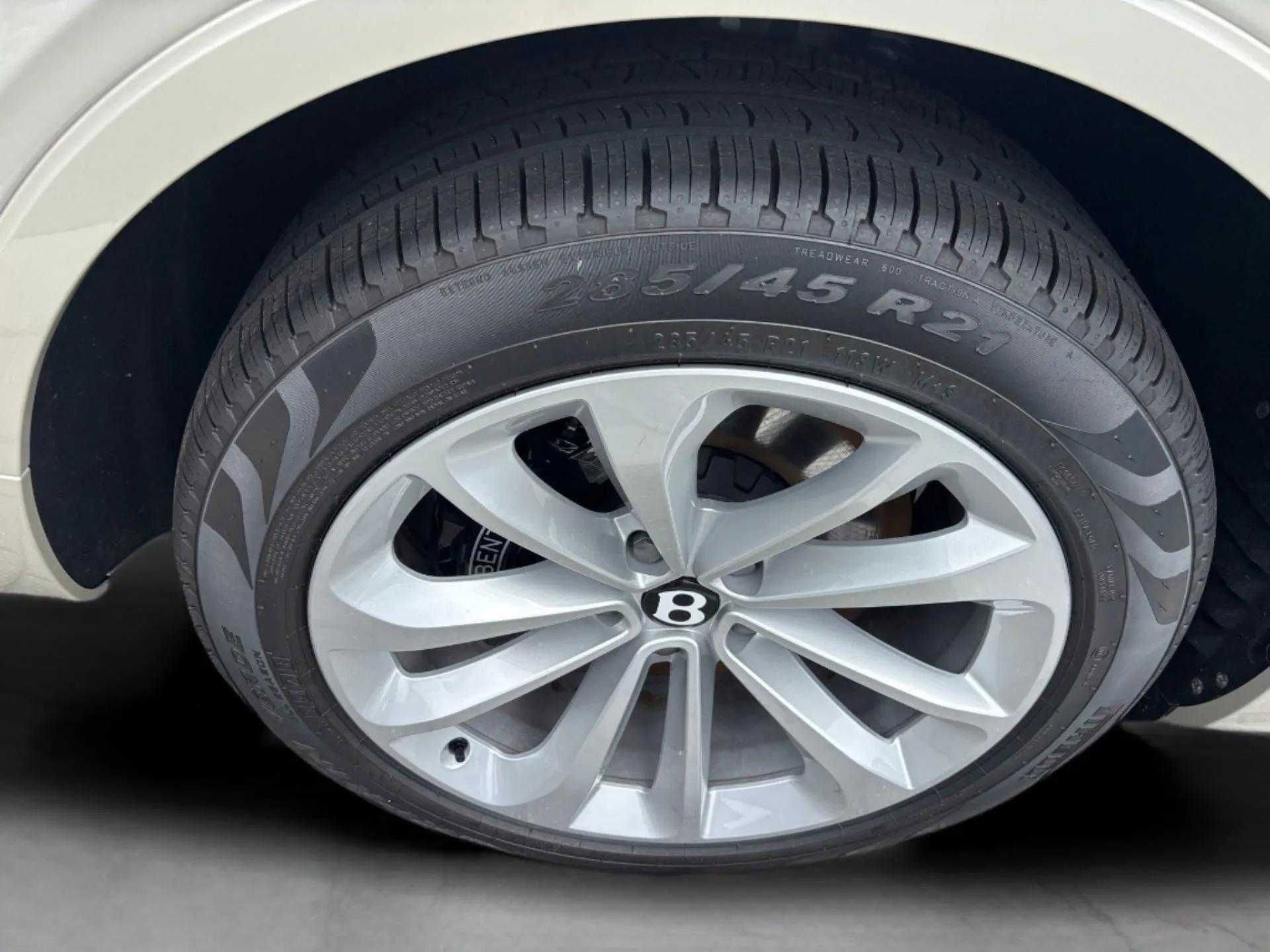 New 2025 Bentley Bentayga Extended Wheelbase image 33