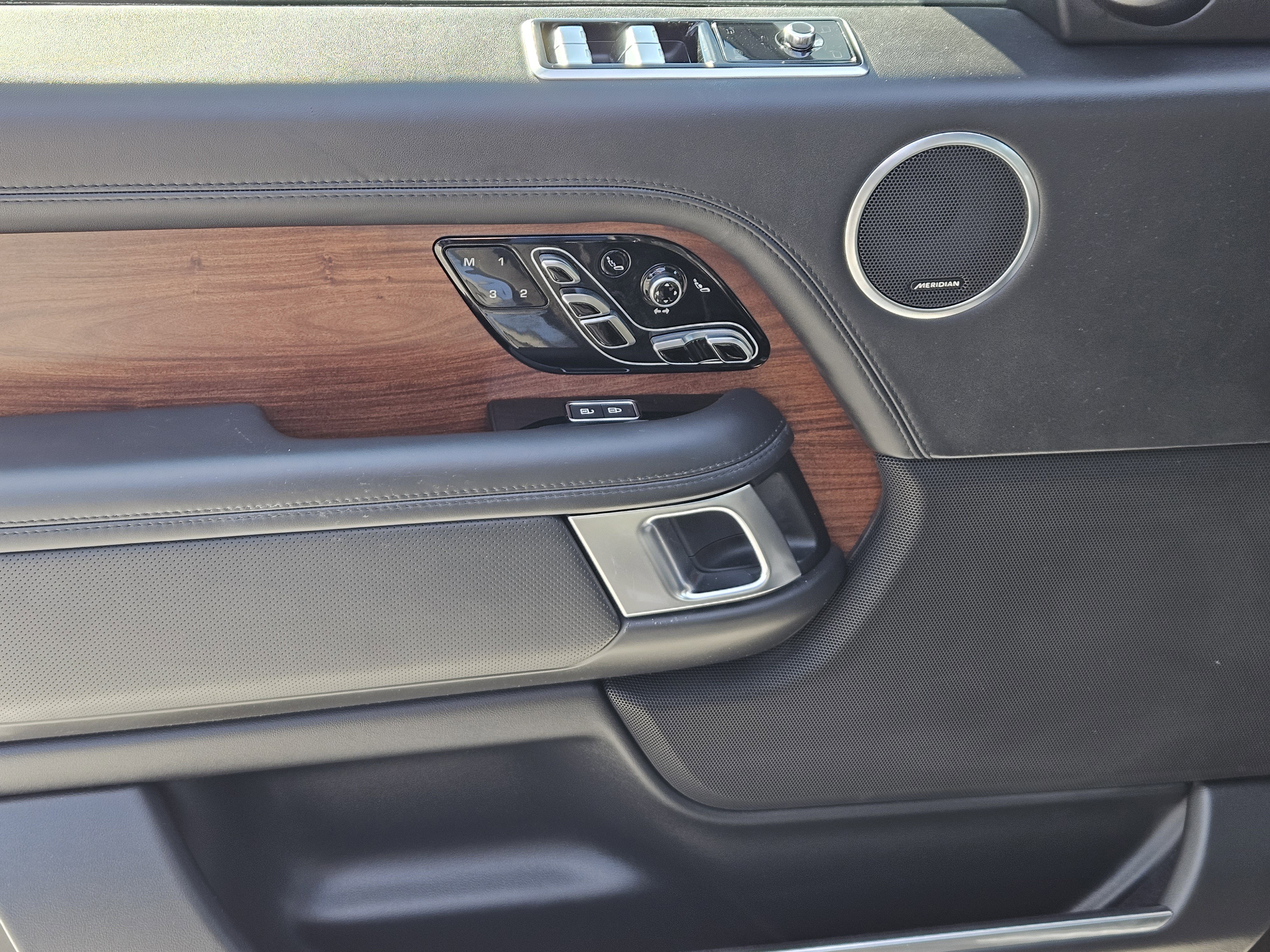 Used 2021 Land Rover Range Rover LWB SV Autobiography image 25