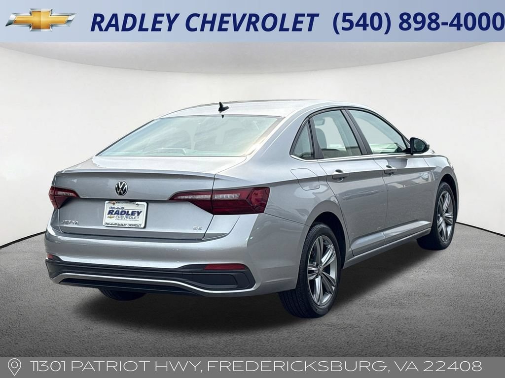Used 2024 Volkswagen Jetta SE FWD image 5