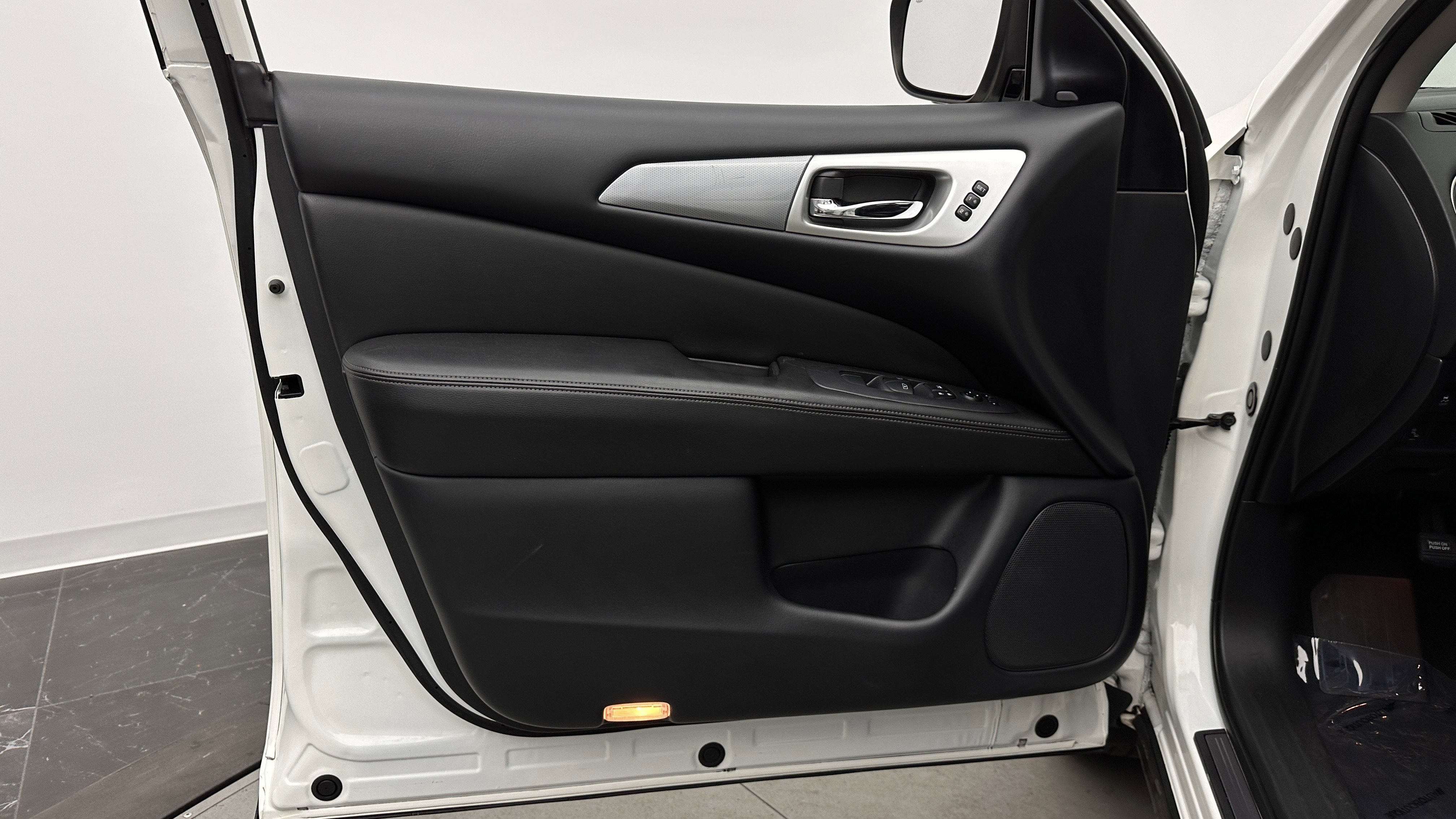 Used 2019 Nissan Pathfinder SL w/ Cargo Package image 11