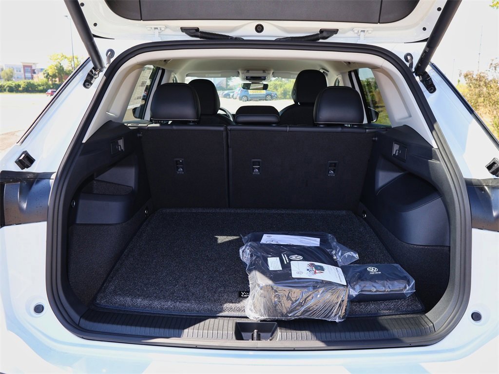 New 2025 Volkswagen Tiguan SE image 10