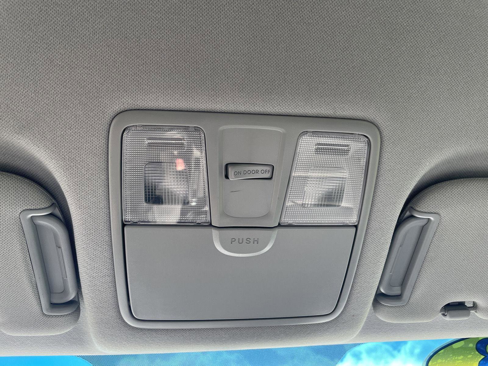 Used 2013 Hyundai Elantra GLS w/ Preferred Pkg FWD image 3