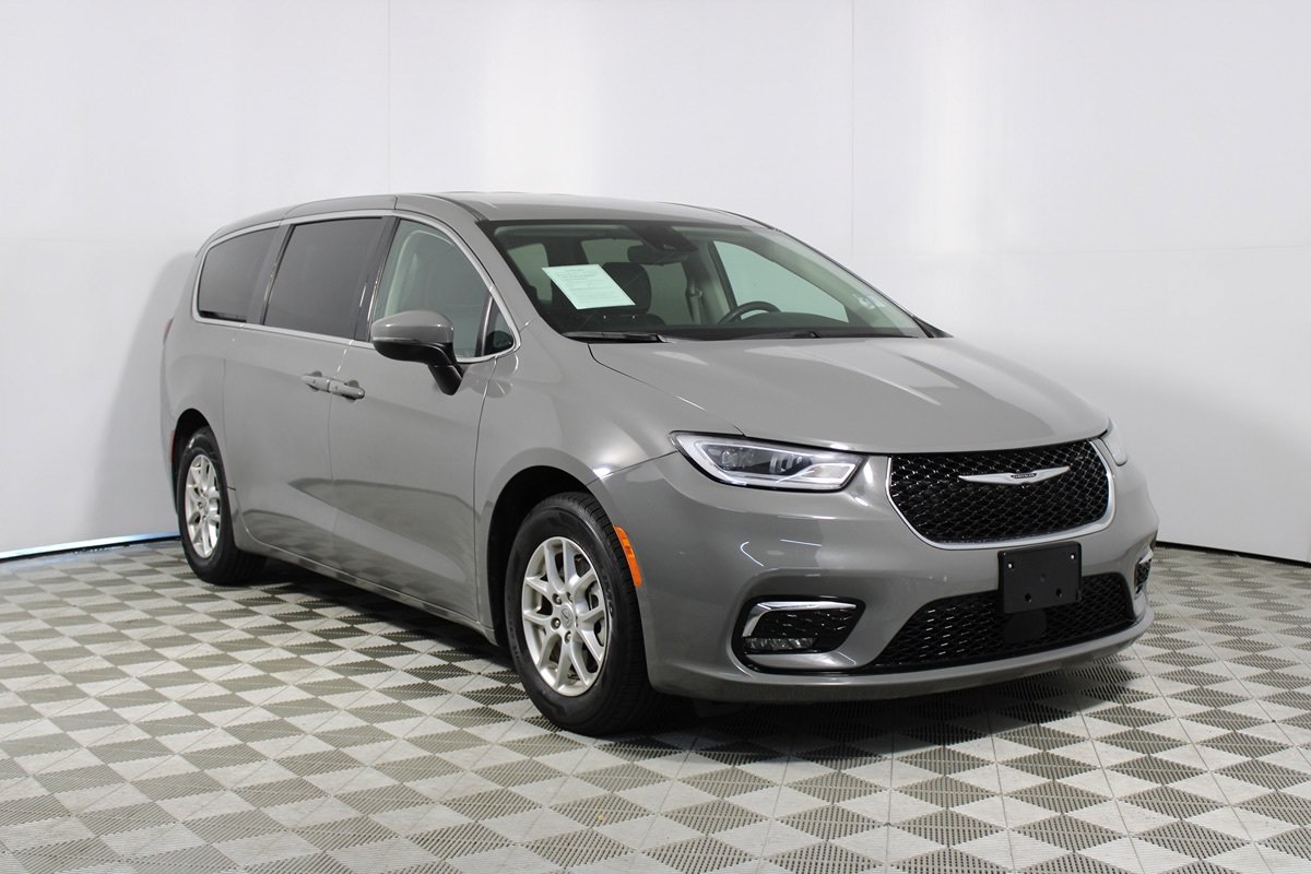 Used 2023 Chrysler Pacifica Touring-L FWD image 25