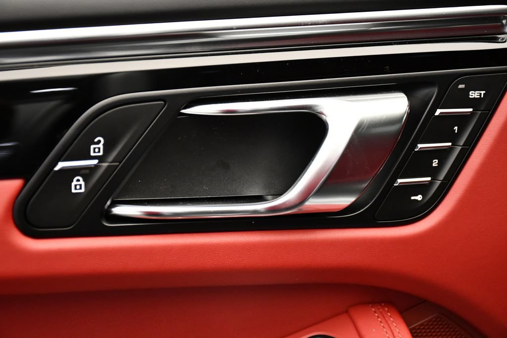 Certified 2026 Porsche Macan AWD/4WD image 37