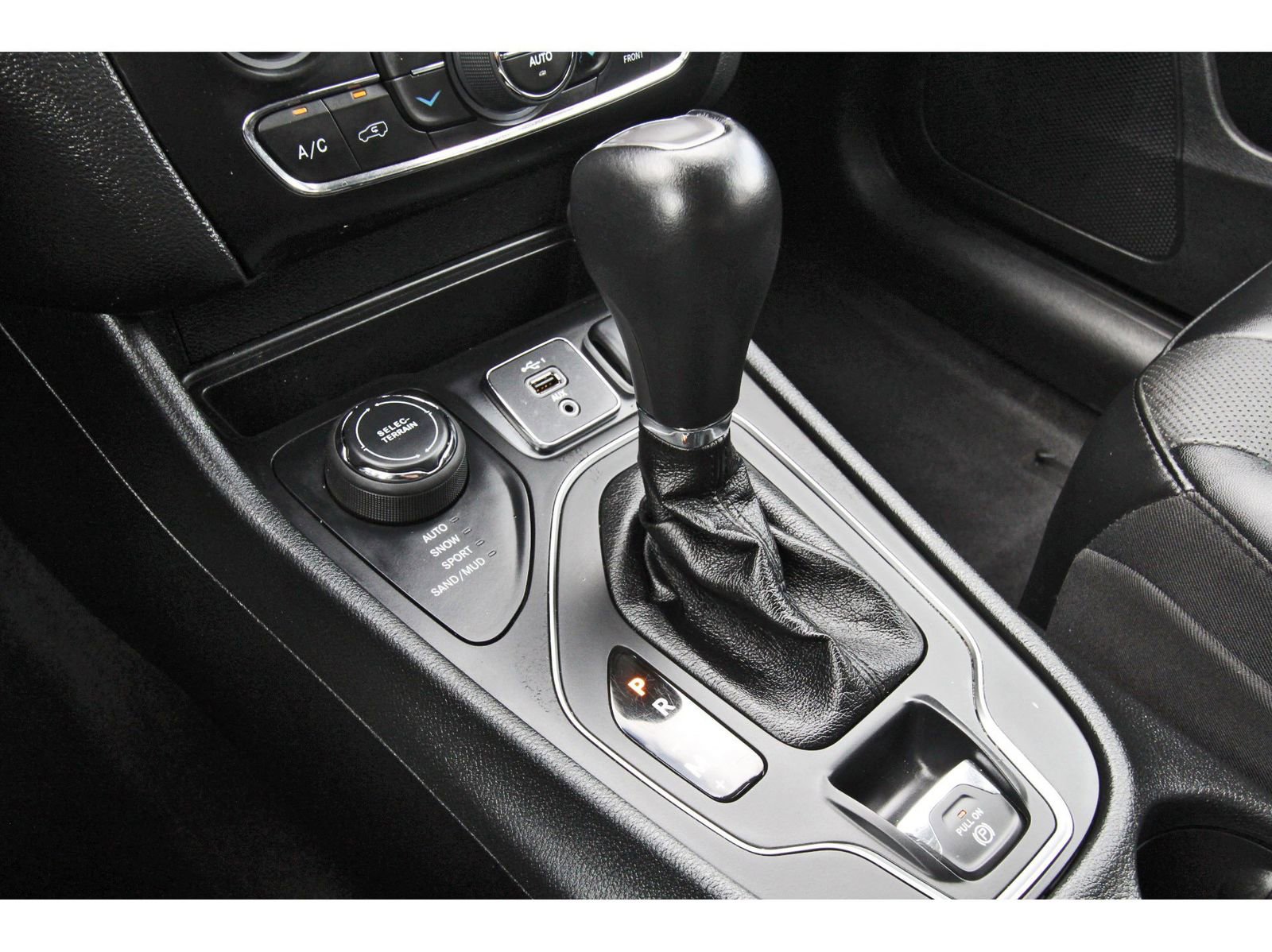 Used 2022 Jeep Cherokee Latitude Lux w/ Sun & Sound Group image 28