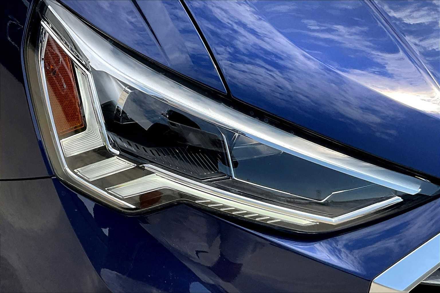 New 2025 Audi Q3 2.0T Premium w/ Convenience Package AWD/4WD image 13